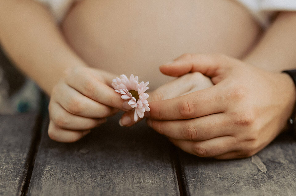 outdoor maternity photoshoot in Barcelona