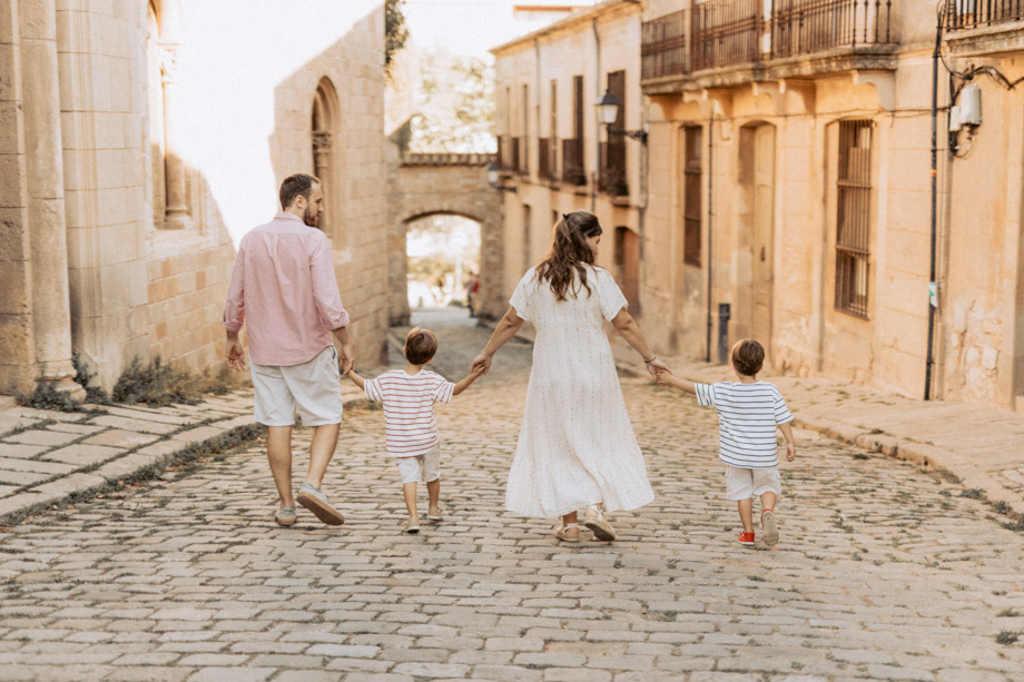 Family photographer in Barcelona