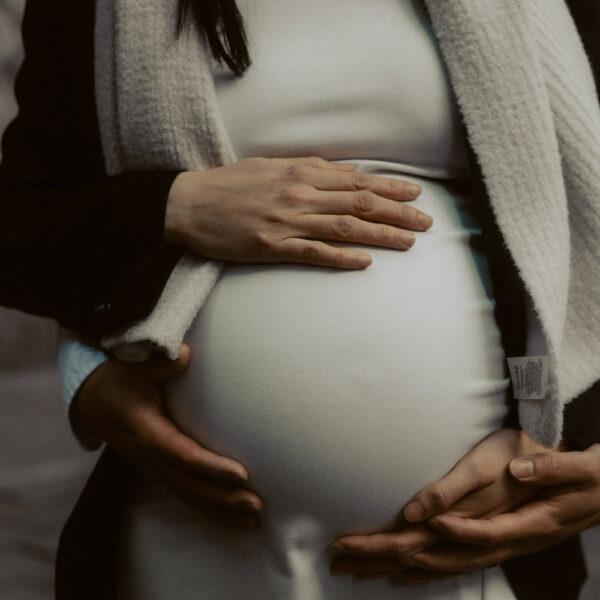 soulful maternity photoshoot in barcelona