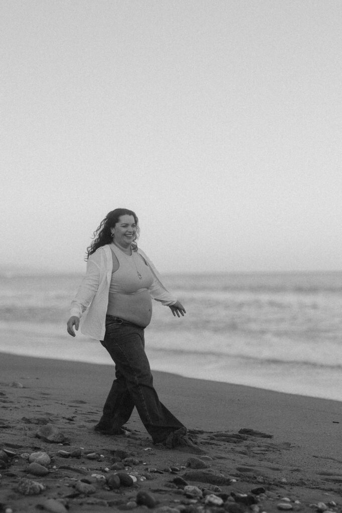 maternity photoshoot on the beach