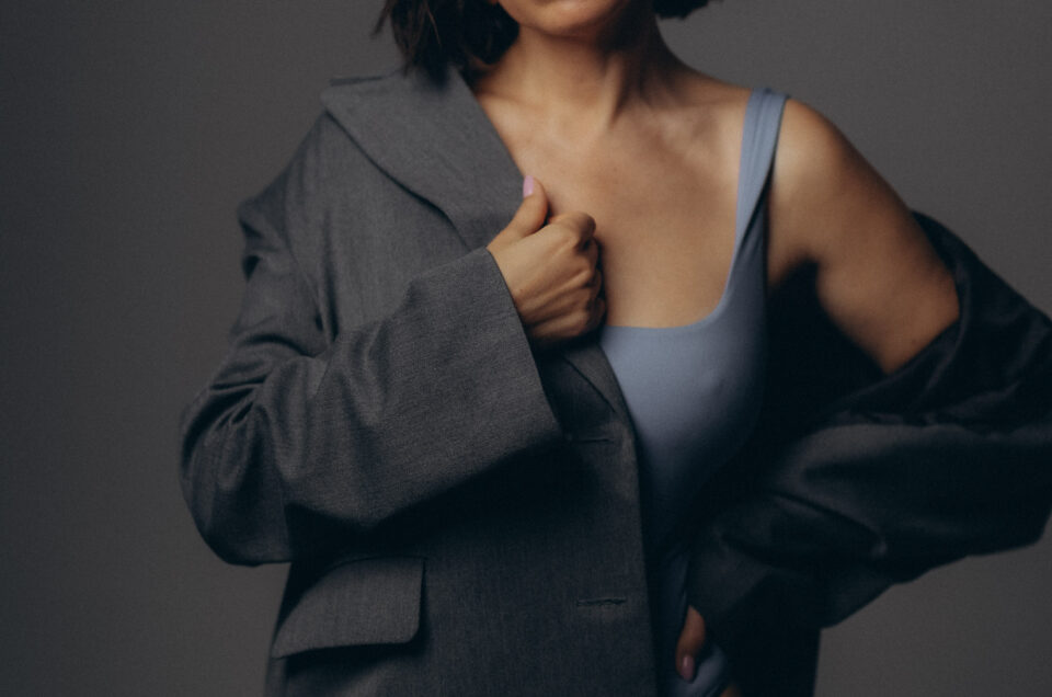 soulful woman studio portraits in Barcelona