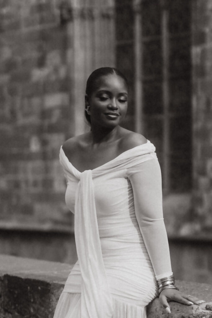 Romantic portrait of a woman in the heart of the Gothic Quarter