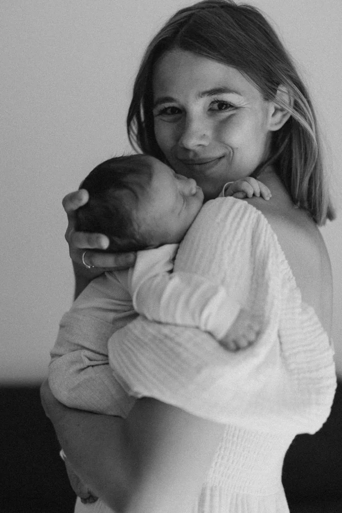 Newborn photoshoot — mother holding baby, Maria Yemets photography