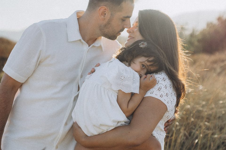 Family portrait photography Barcelona at the beach during golden hour