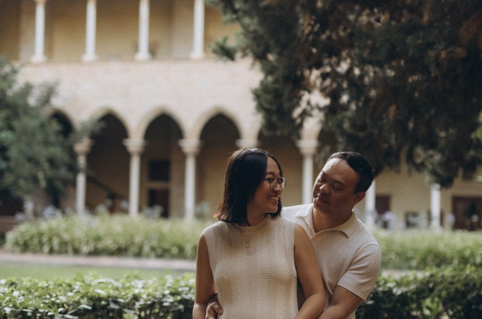 baby moon Photographer in Barcelona of a couple in pedralbes monastery